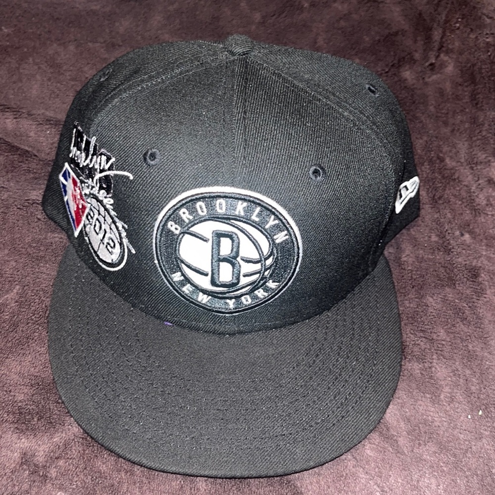New era black and silver Brooklyn net fitted